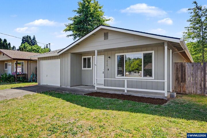Property Photo:  2300 SE Ryan St  OR 97333 