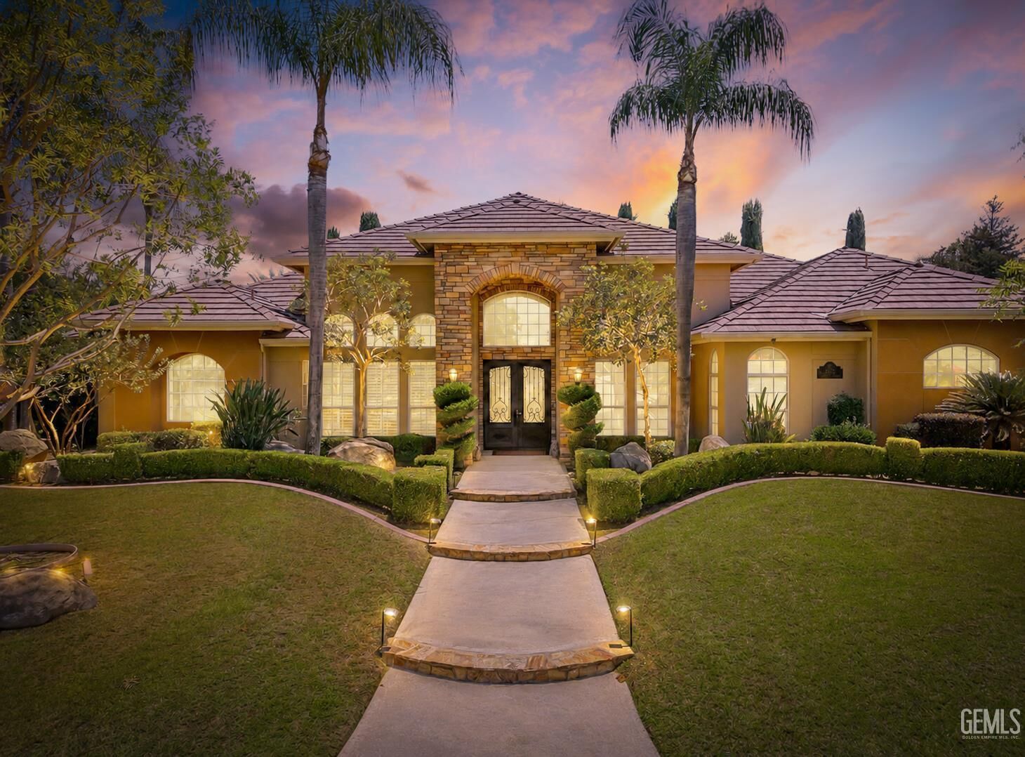 Property Photo:  1400 Pineglen Drive  CA 93312 