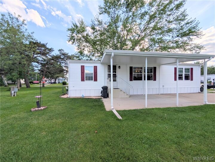 Property Photo:  1067 Brookwood Drive  NY 14047 