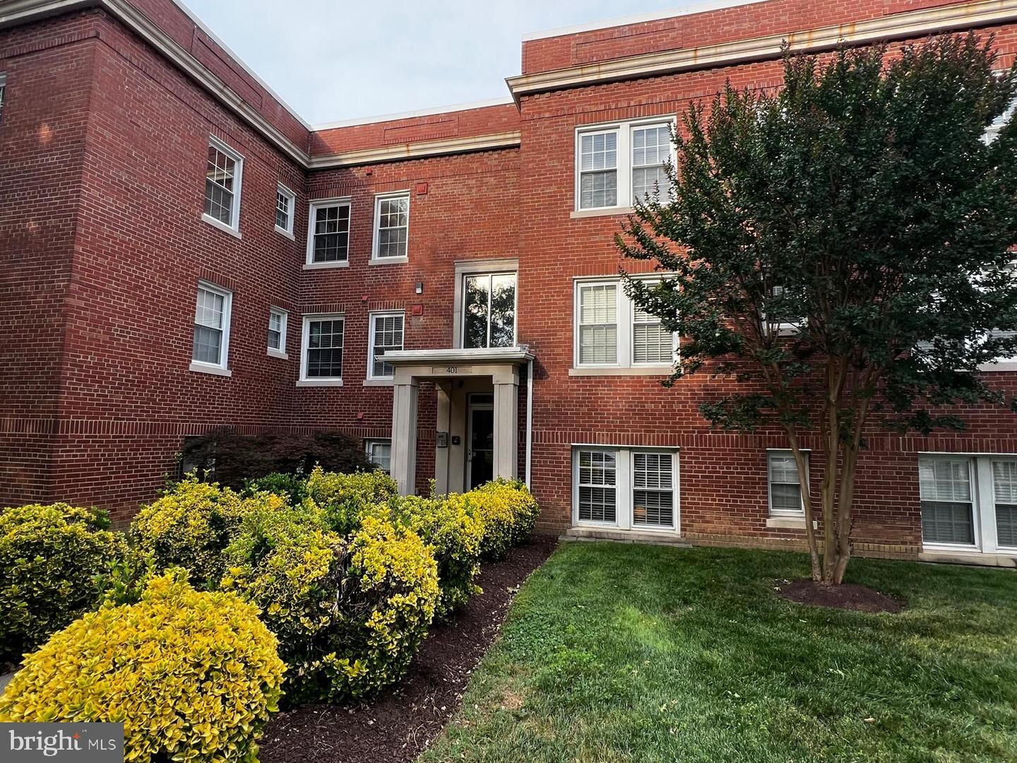 Property Photo:  401 Commonwealth Avenue 12A  VA 22301 