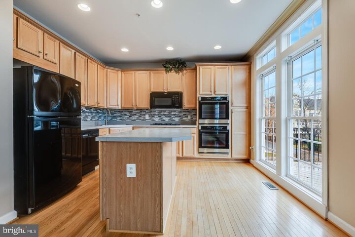 Property Photo:  43809 Water Bay Terrace  VA 20176 