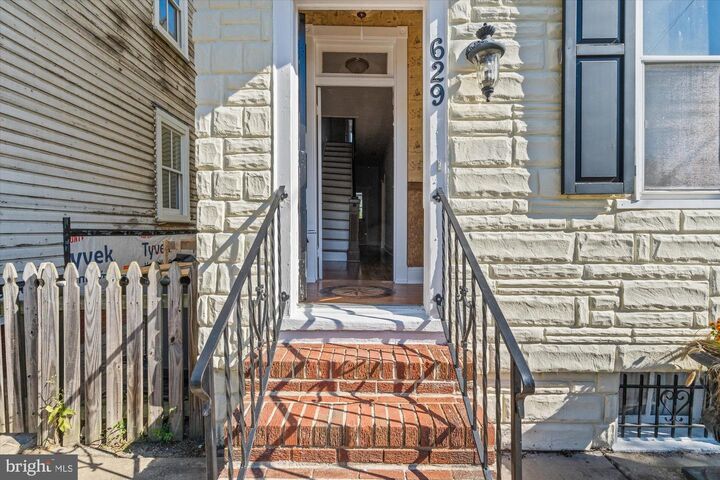 Property Photo:  629 N Columbus Street  VA 22314 