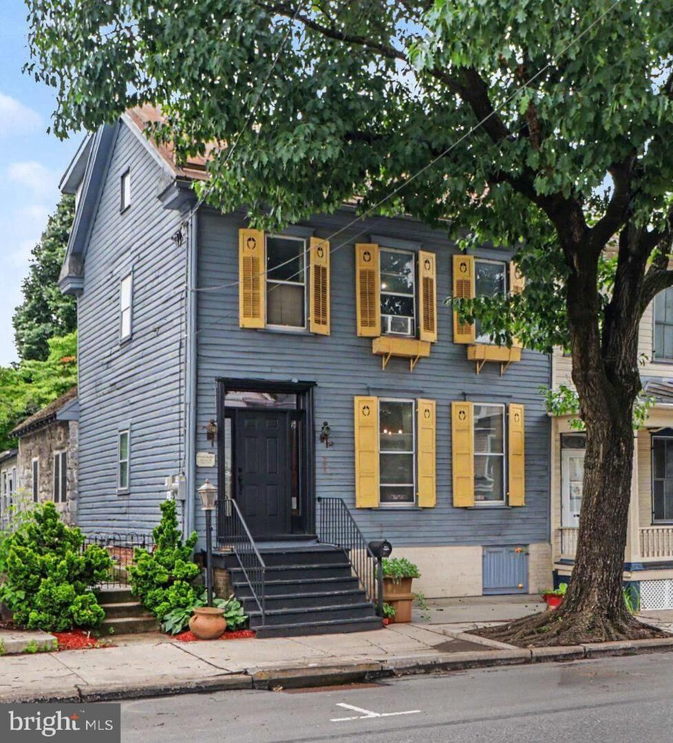 Property Photo:  226 E King Street  PA 17257 
