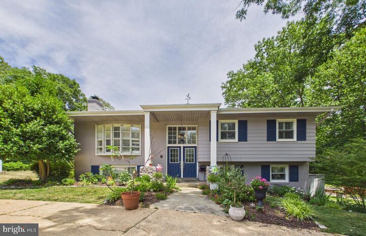 Property Photo:  9201 Cherrytree Drive  VA 22309 