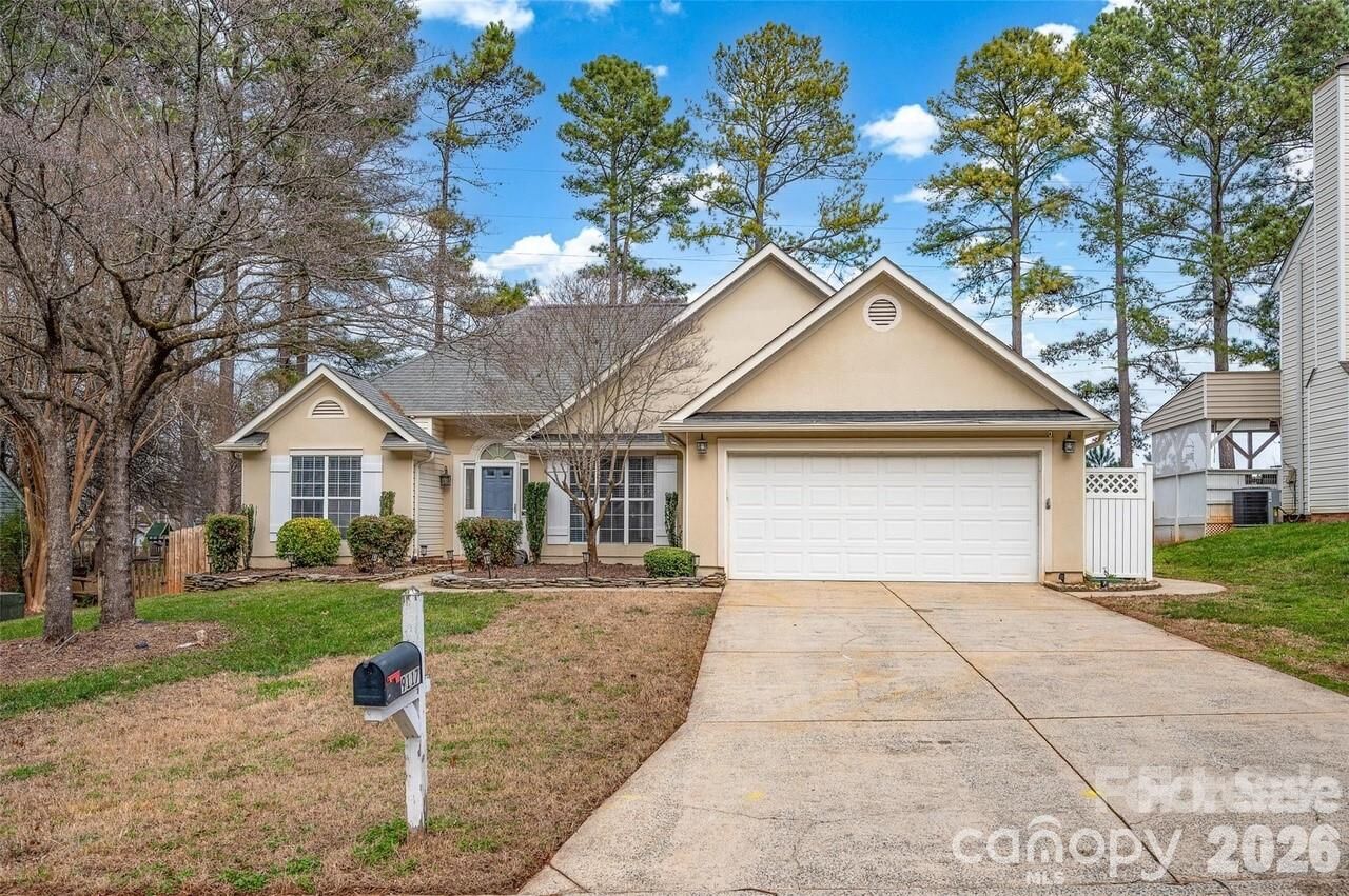 Property Photo:  9117 Strattonville Court  NC 28078 