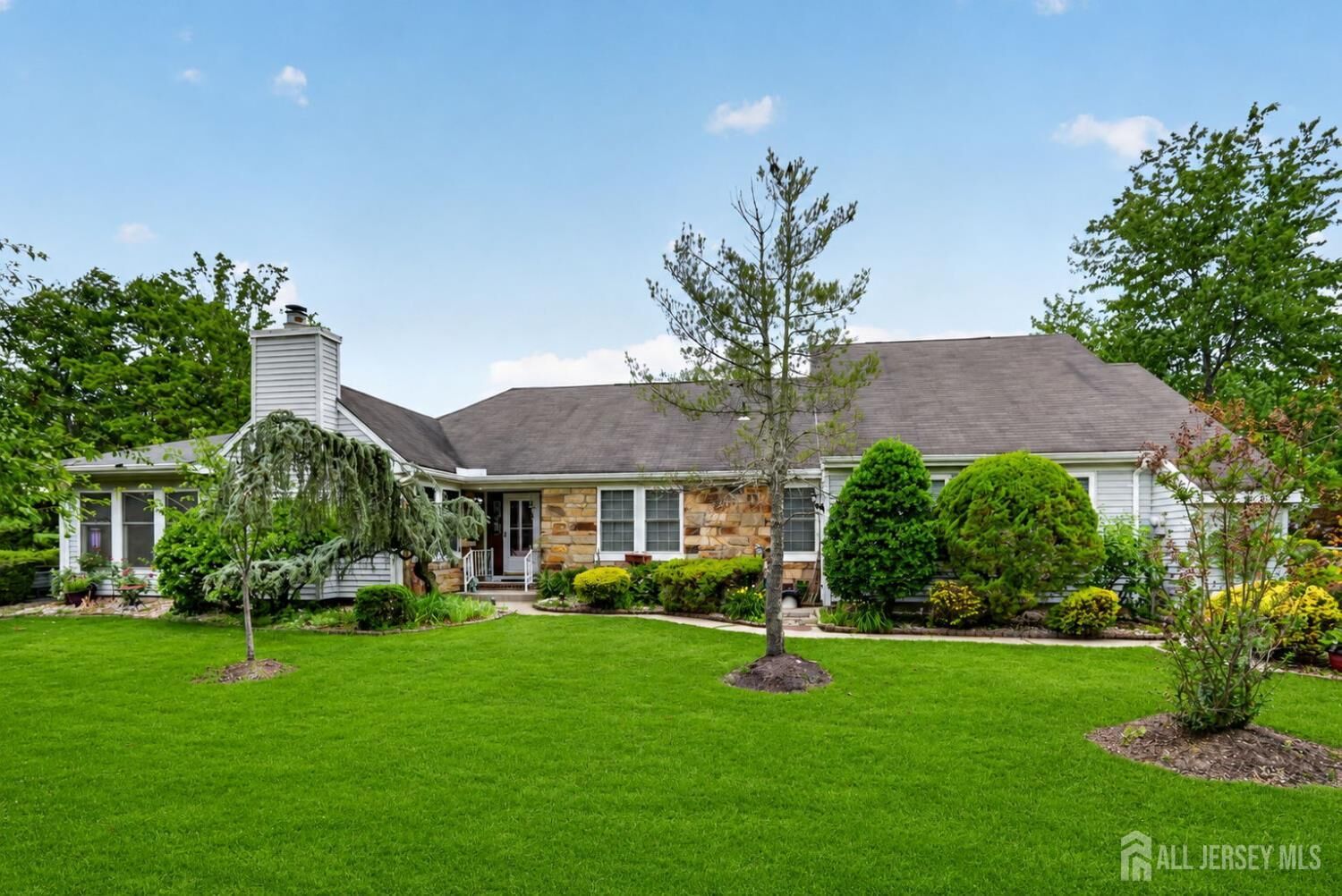 Property Photo:  11 Canterbury Drive  NJ 08831 