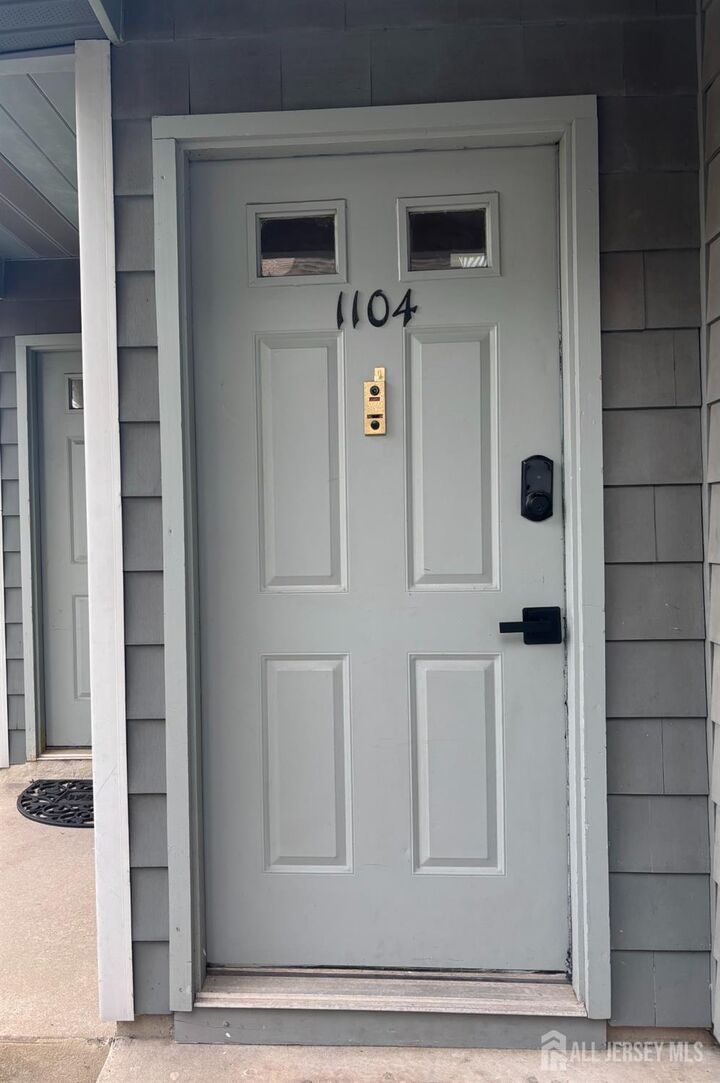 Property Photo:  1104 Woodbridge Commons Way  NJ 08830 