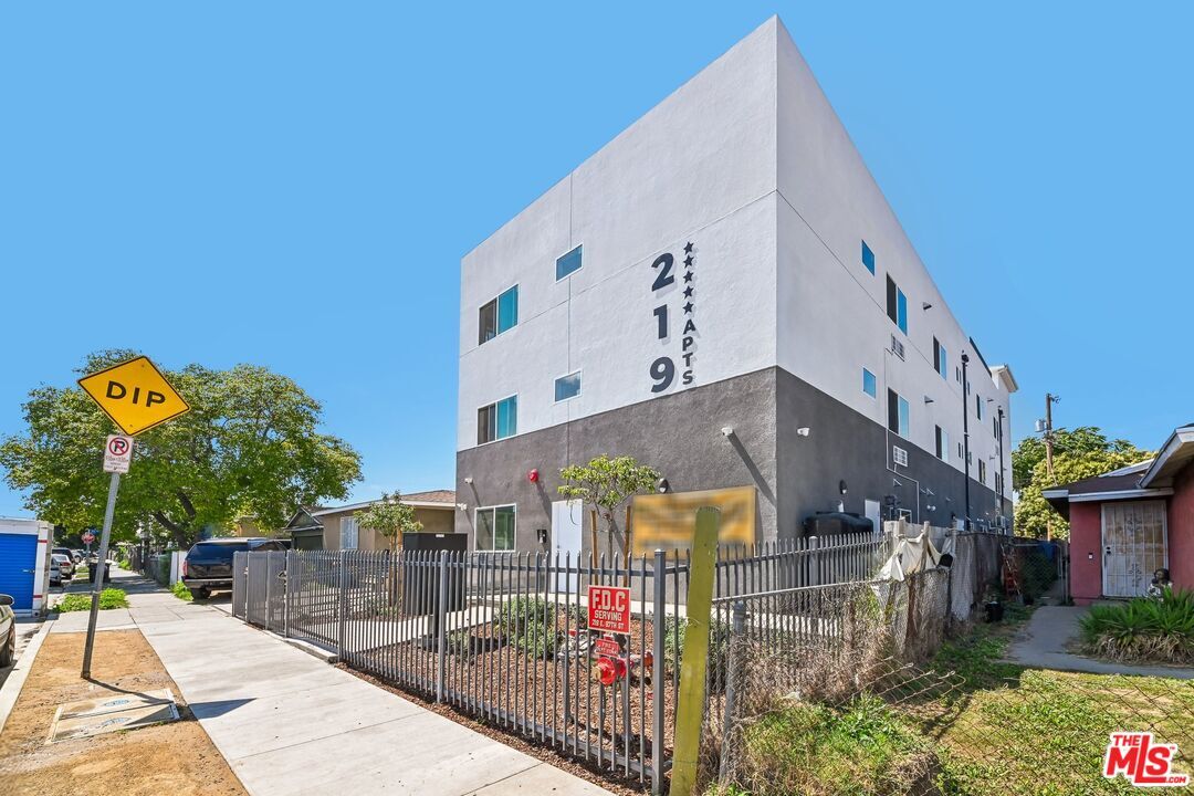 Property Photo:  219 E 87th St  CA 90003 