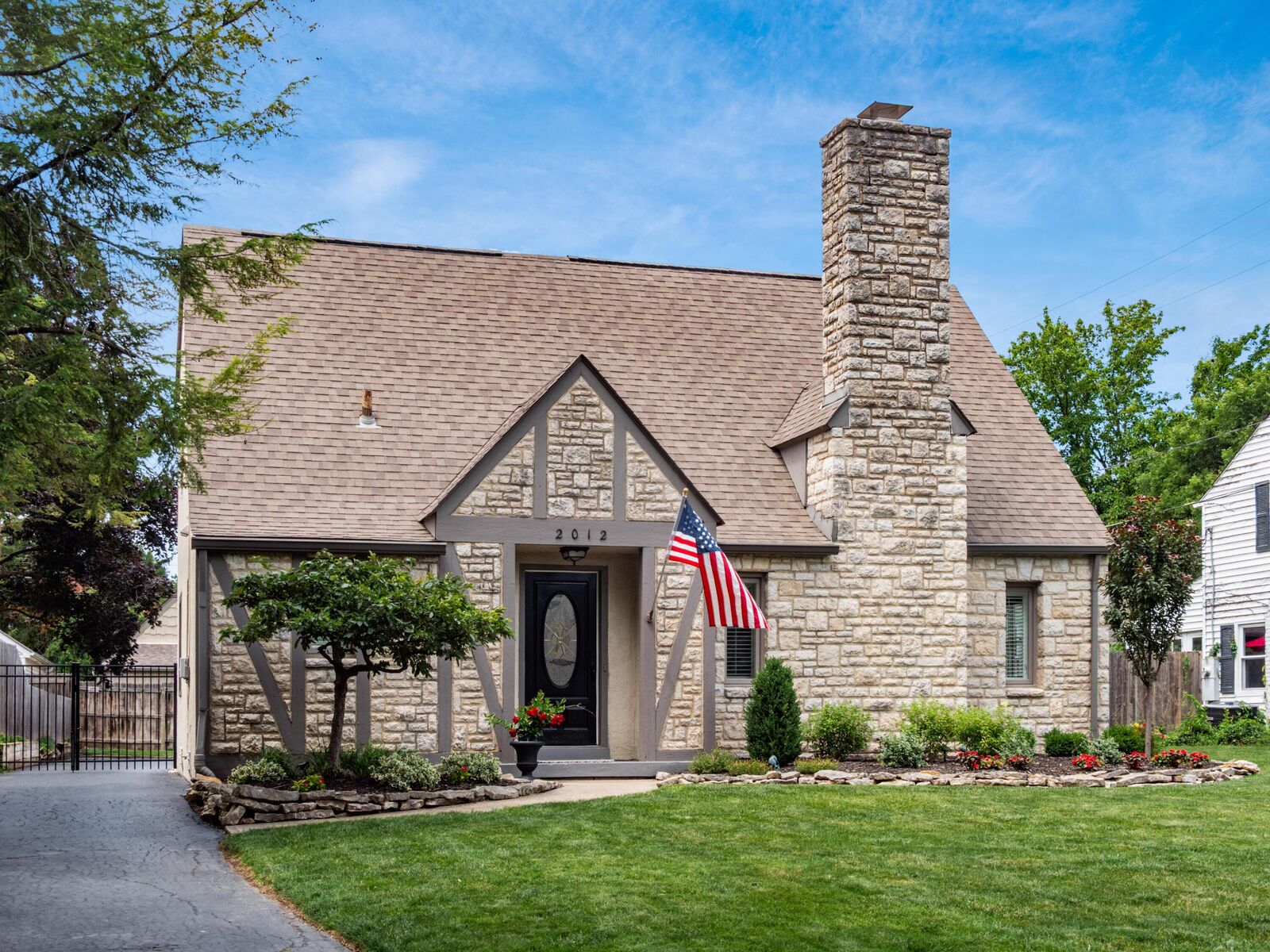 Property Photo: 2012 Tewksbury Road OH 43221