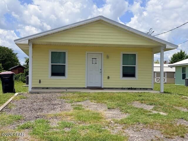 Property Photo: 3111 E 2nd Plaza FL 32401