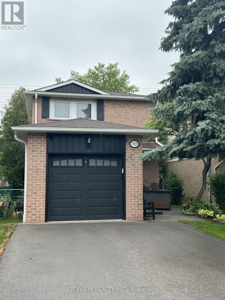 Property Photo:  7025 Hickling Crescent  ON L5N 5A6 
