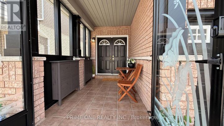 Property Photo:  7124 Village Walk  ON L5W 1X4 