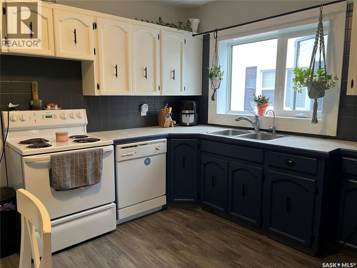 Property Photo:  2322 Reynolds Street  SK S4N 3N5 