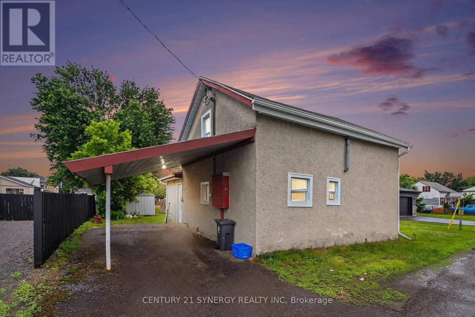 Property Photo:  205 St Joseph Street  ON K0B 1A0 