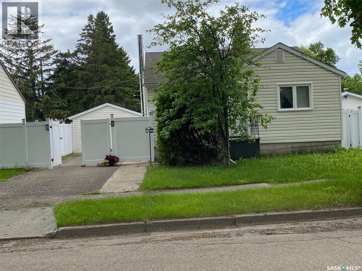 Property Photo: 216 Maple Avenue SK S3N 2W1