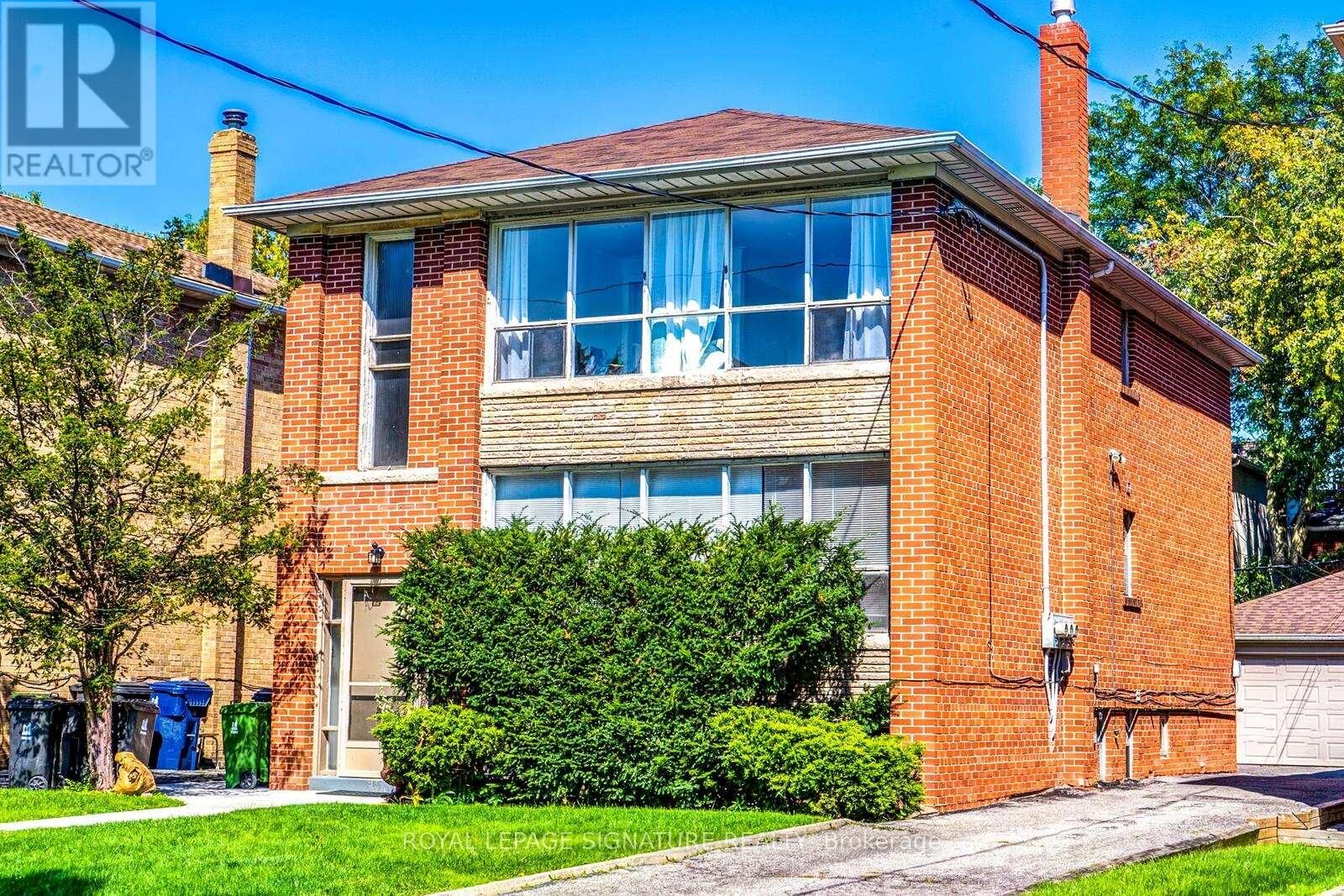 Property Photo:  138 Woburn Avenue  ON M5M 1K7 