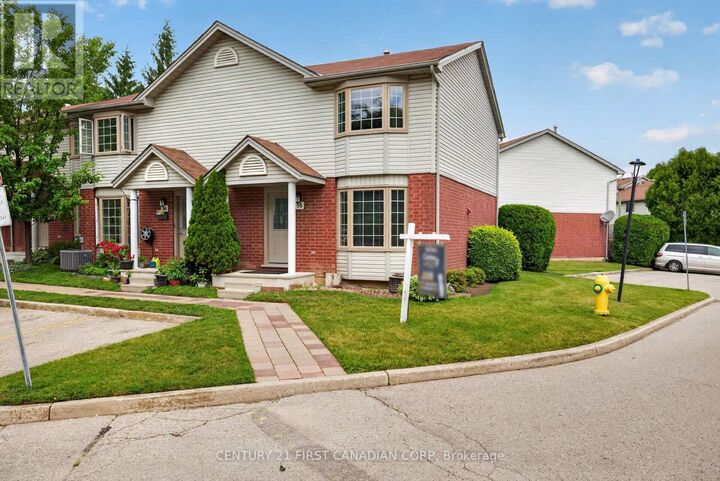 Property Photo:  70 Chapman Court 55  ON N6G 4Z4 