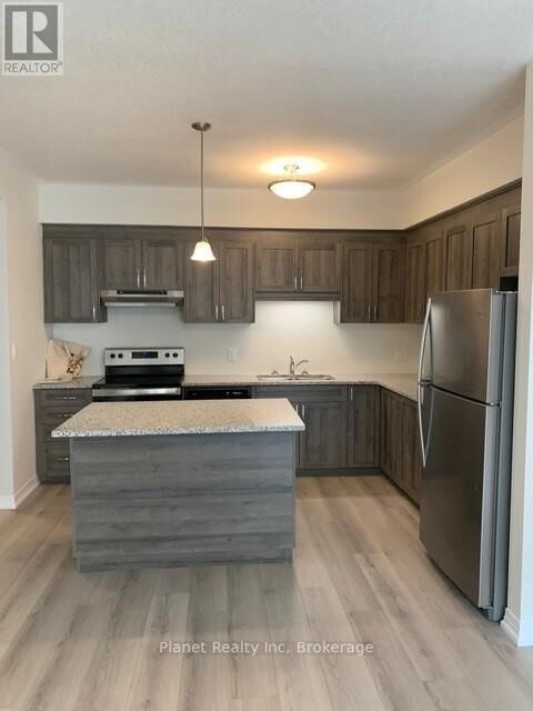 Property Photo:  261 Woodbine Avenue 67  ON N2R 0S7 