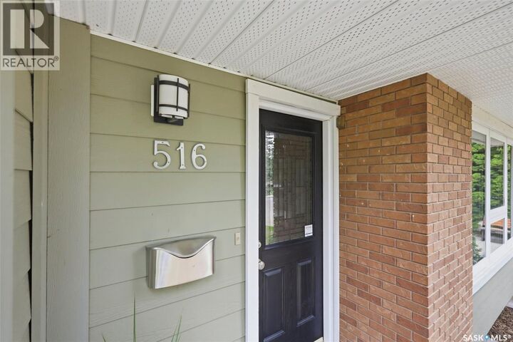 Property Photo:  516 Lake Crescent  SK S7H 3A4 