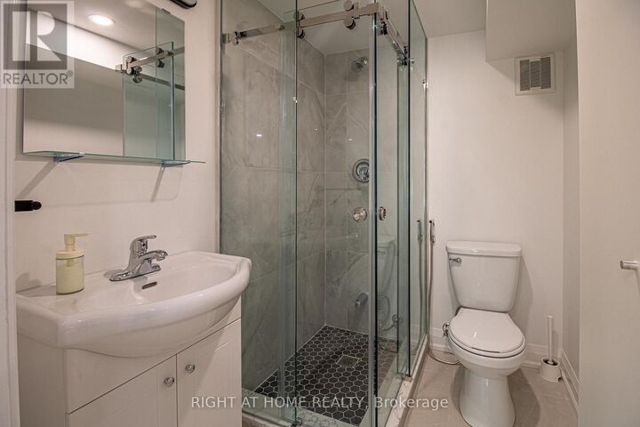 Property Photo:  88 Highland Park Boulevard  ON L3T 1B5 
