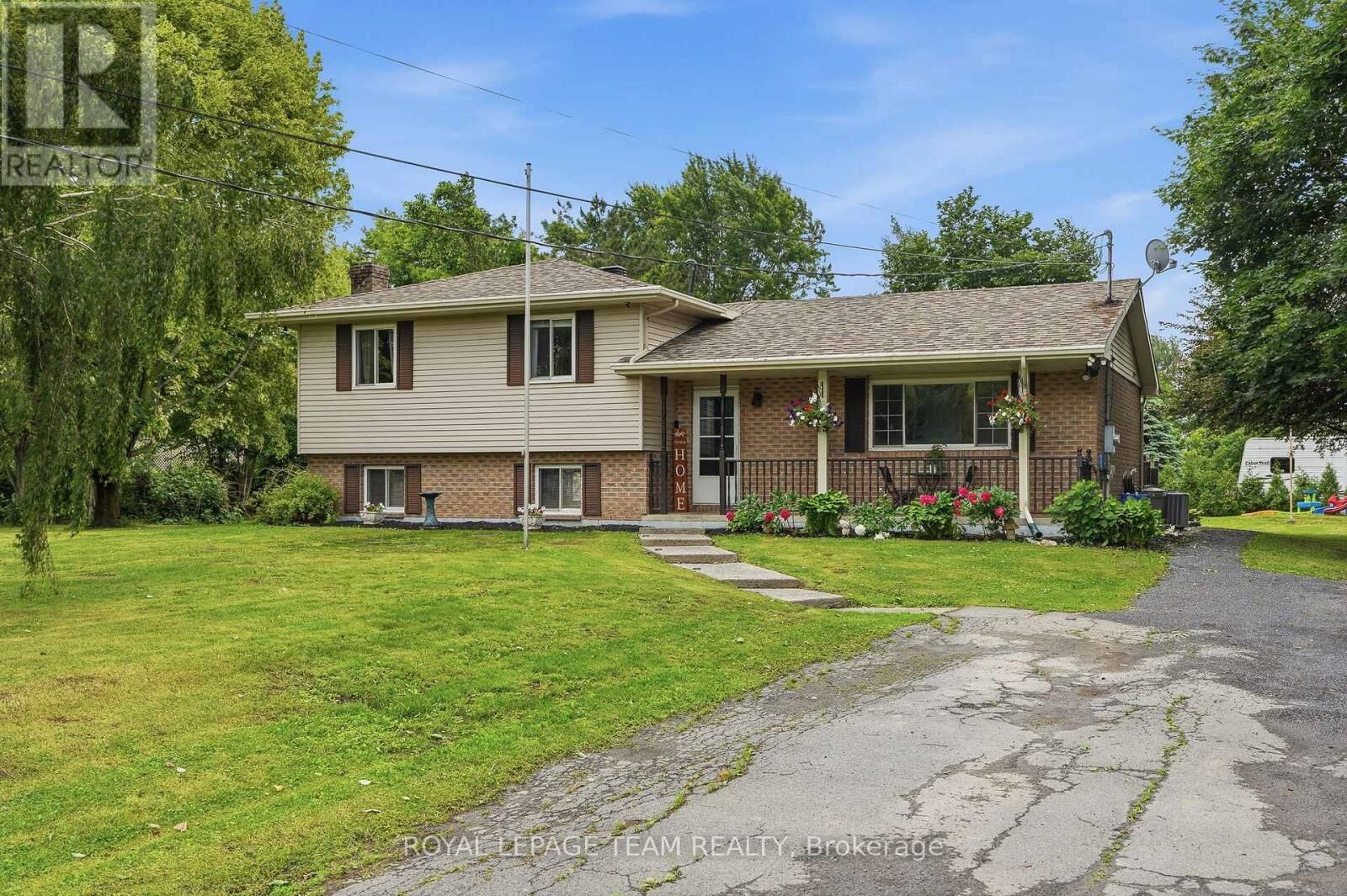 Property Photo:  19238 Richmond Court  ON K0C 2E0 