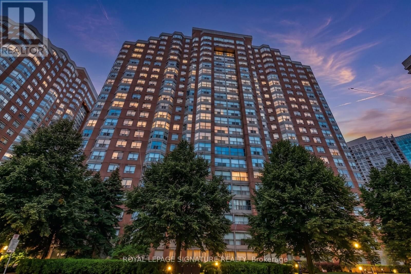 Property Photo:  325 Webb Drive 707  ON L5B 3Z9 