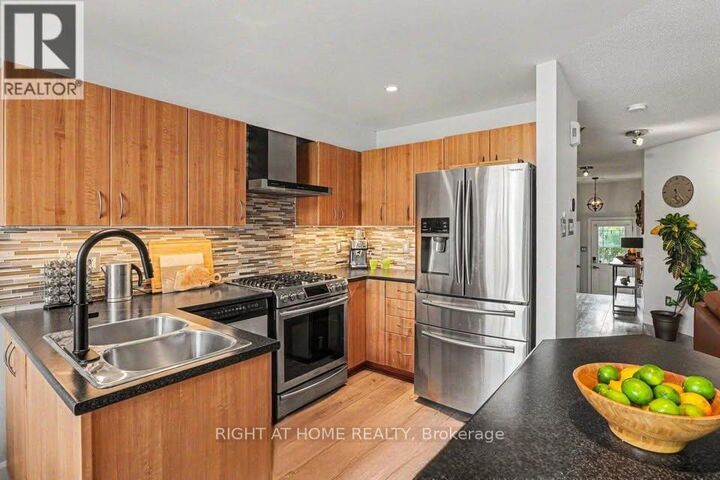 Property Photo:  2064 Dunollie Crescent  ON K2W 1H6 