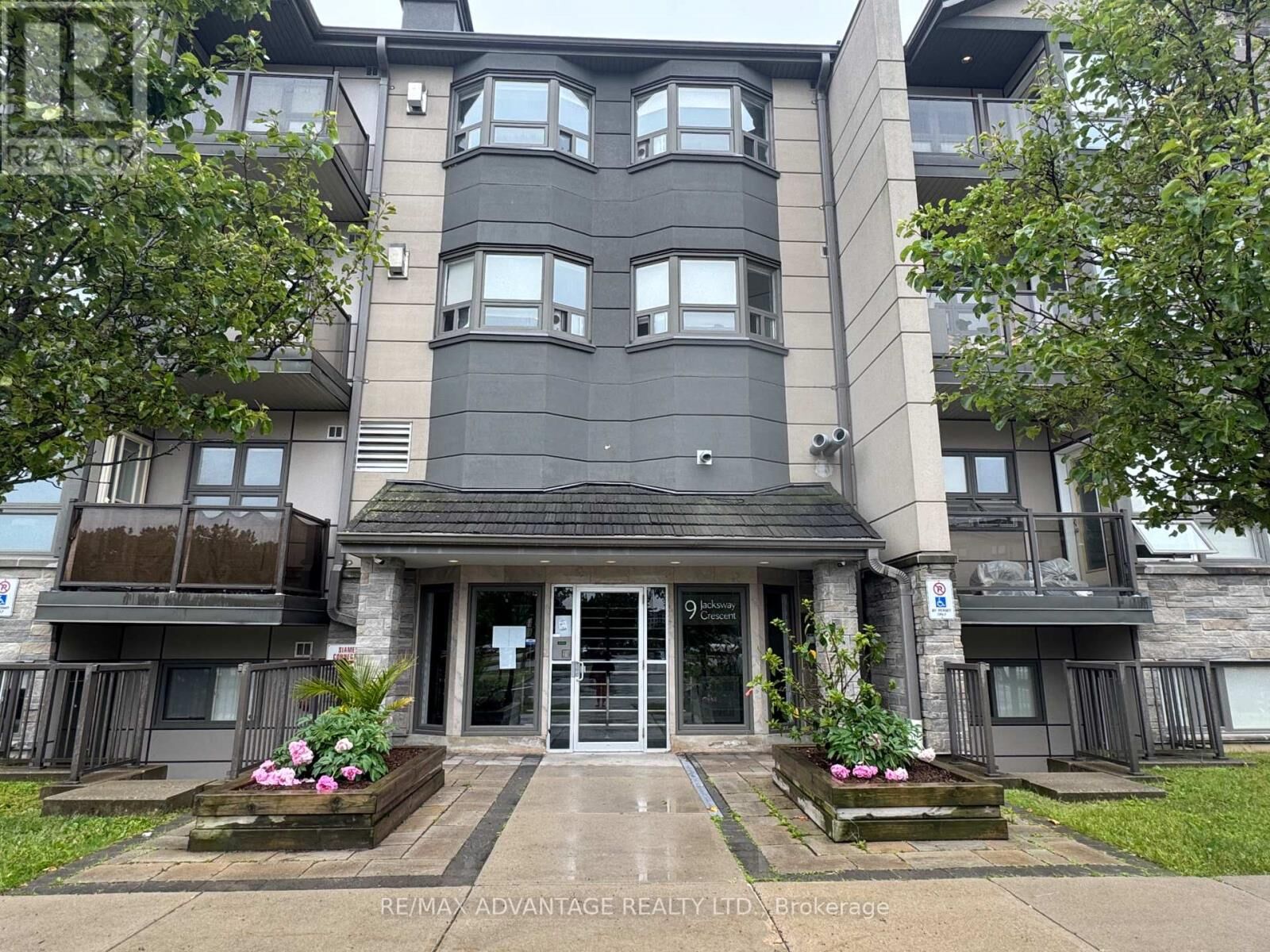 Property Photo:  9 Jacksway Crescent 211  ON N5X 3T7 