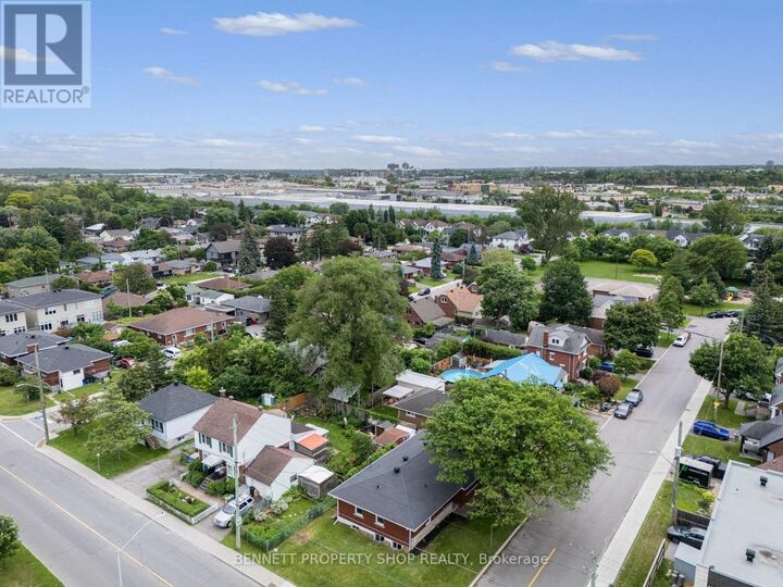 Property Photo: 1305 Avenue N Avenue ON K1G 0A7