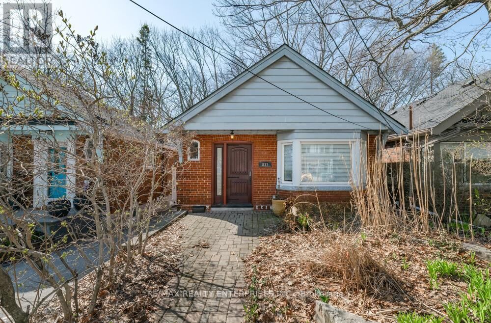 Property Photo:  837 Kingston Road Upper  ON M4E 1R9 