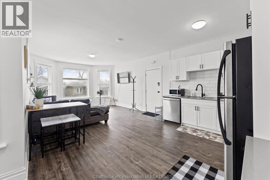 Property Photo:  135 William Street North 1  ON N7M 4L6 