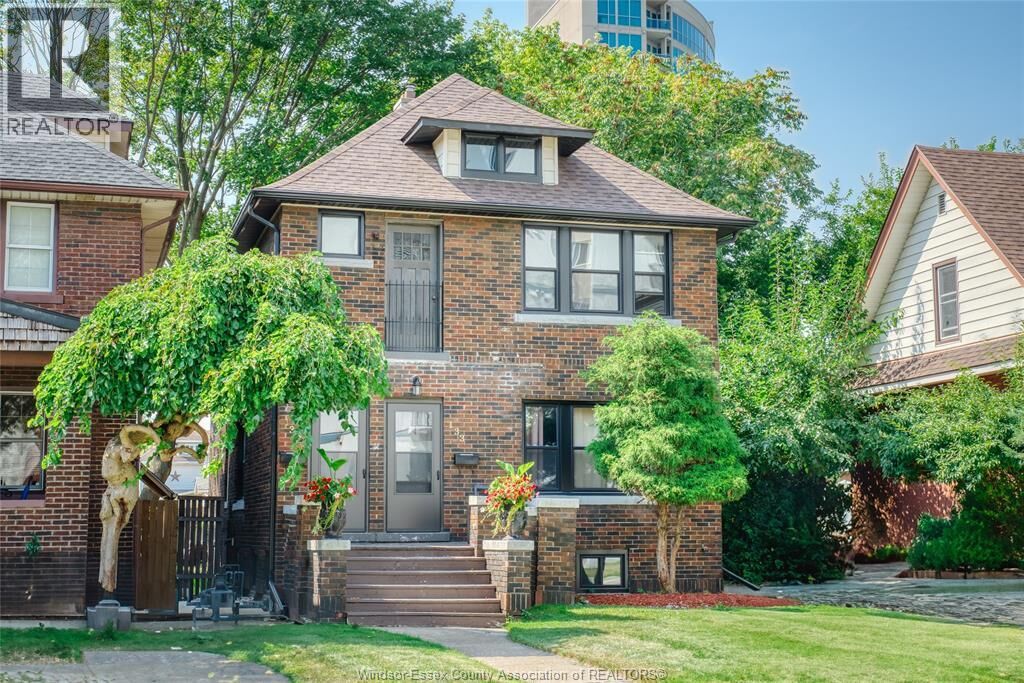 Property Photo:  135 Oak Street  ON N9A 5E5 