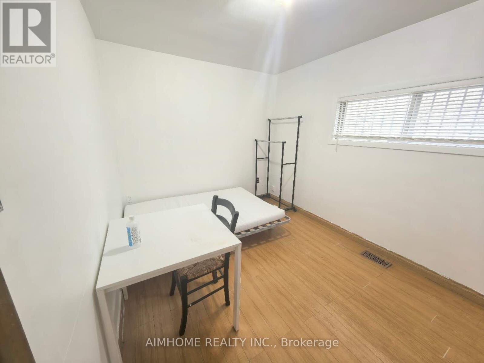 Property Photo: 137A Markham Street Mainflr ON M6J 2G4