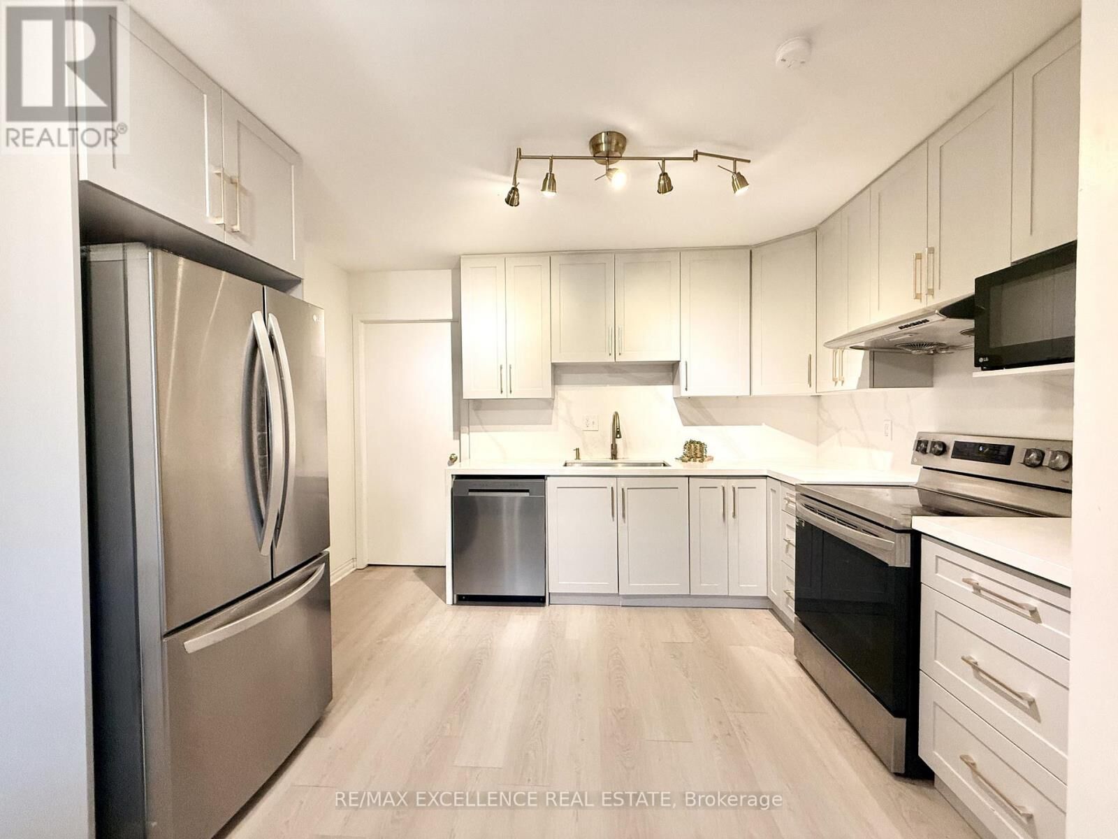Property Photo: 49 Woodlawn Avenue ON N3V 1A6