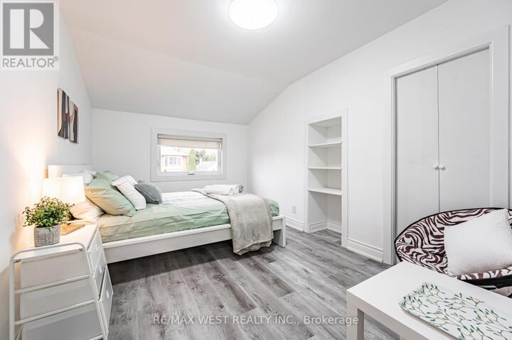 Property Photo:  132 Twenty Second Street  ON M8V 3M4 