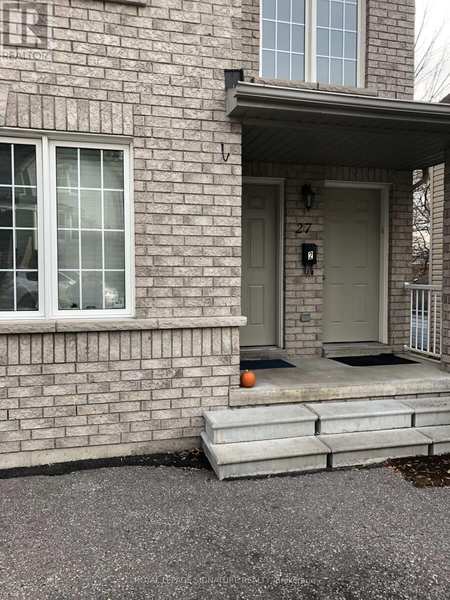 Property Photo:  27 Nassau Street 2  ON L1J 4A3 