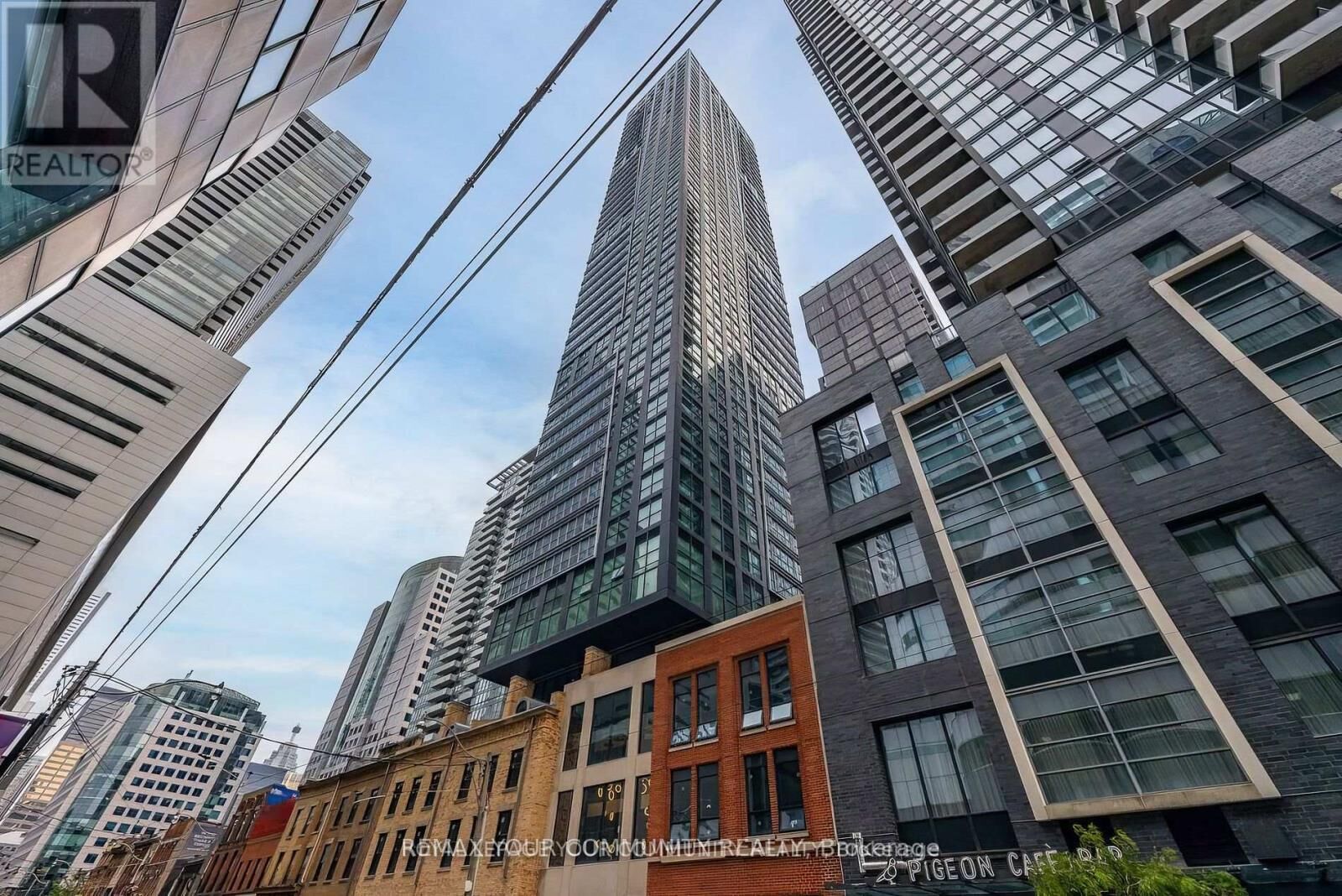 Property Photo:  327 King Street West 2304  ON M5V 0W7 