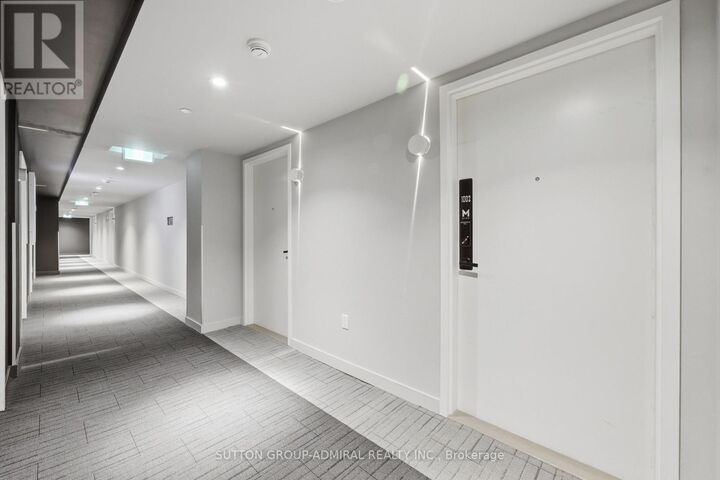 Property Photo: 3900 Confederation Parkway 1002 ON L5B 0M3