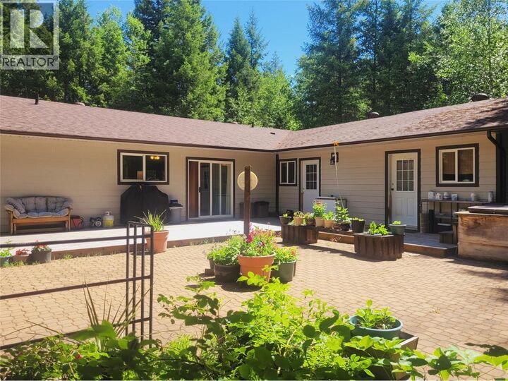 Property Photo: 342 Schmidt Road BC V0E 1N2