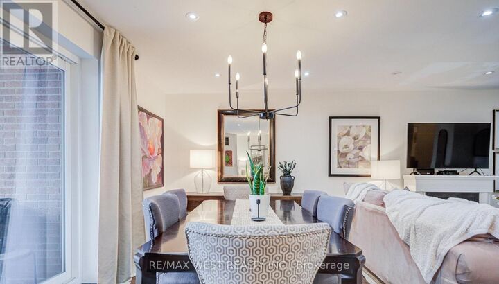 Property Photo: 3025 The Credit Woodlands Drive 320 ON L5C 2V3