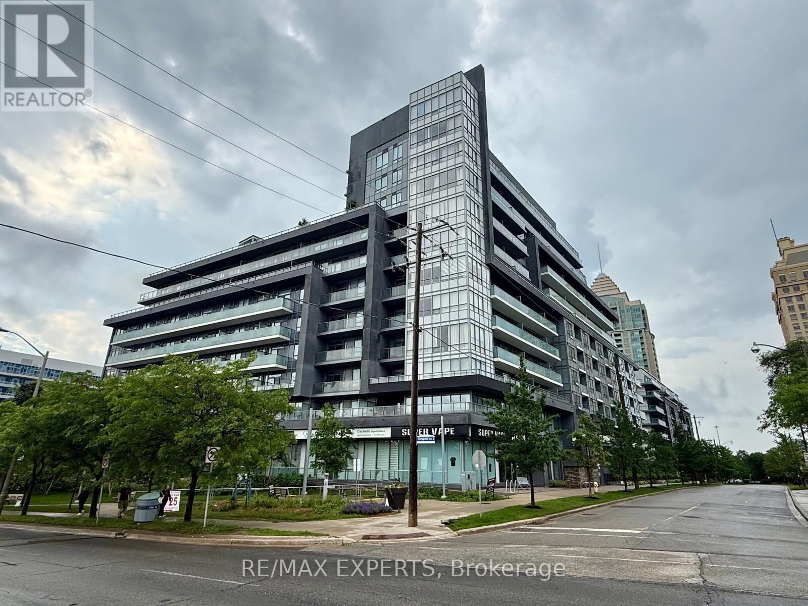 Property Photo: 7 Kenaston Gardens 801 ON M2K 0E9