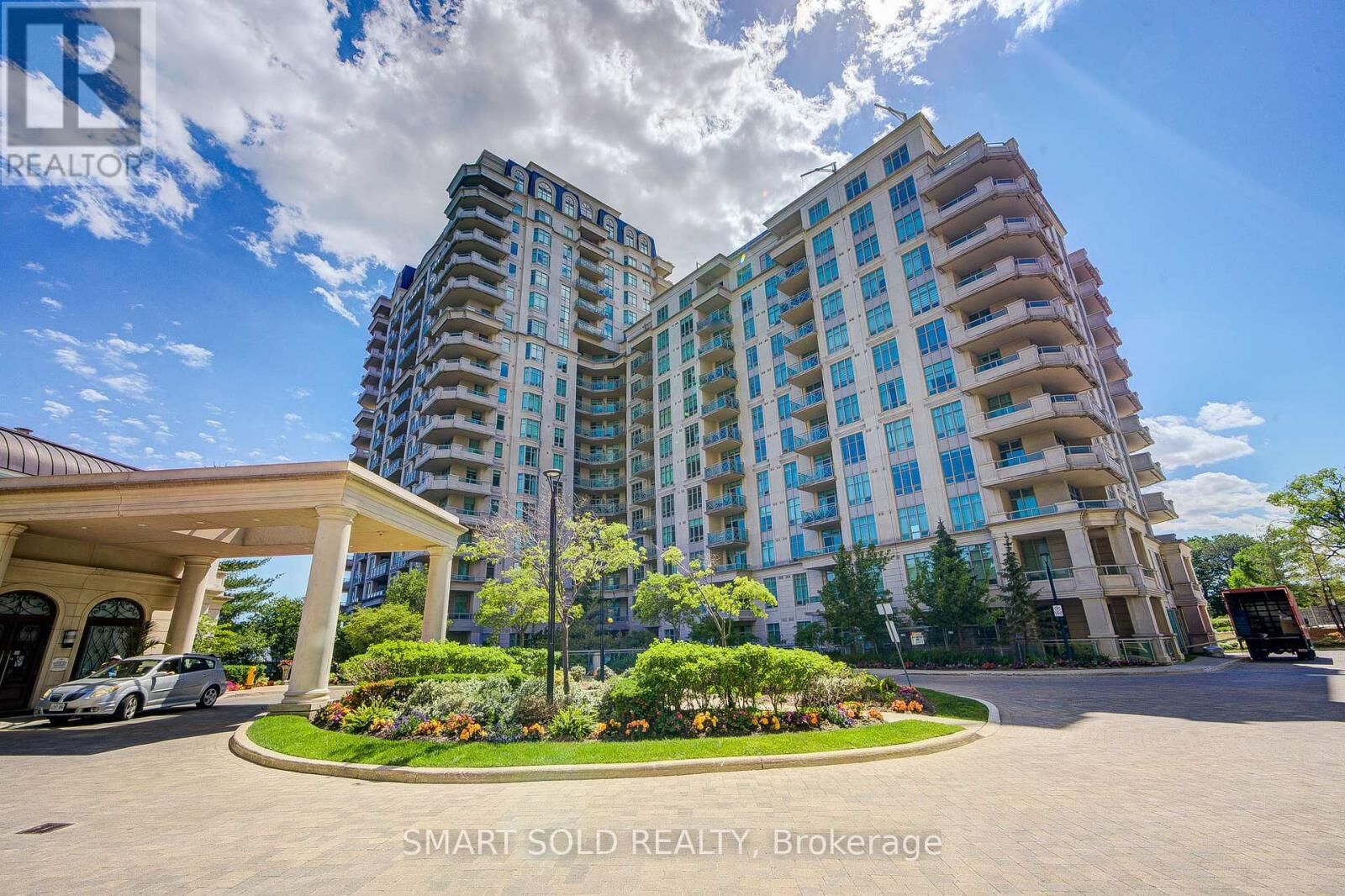 Property Photo:  10 Bloorview Place 1514  ON M2J 0B1 