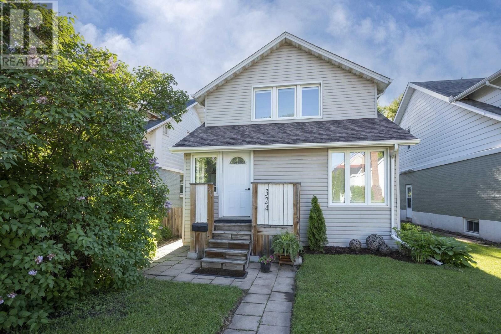 Property Photo:  324 Franklin St S  ON P7E 1R3 