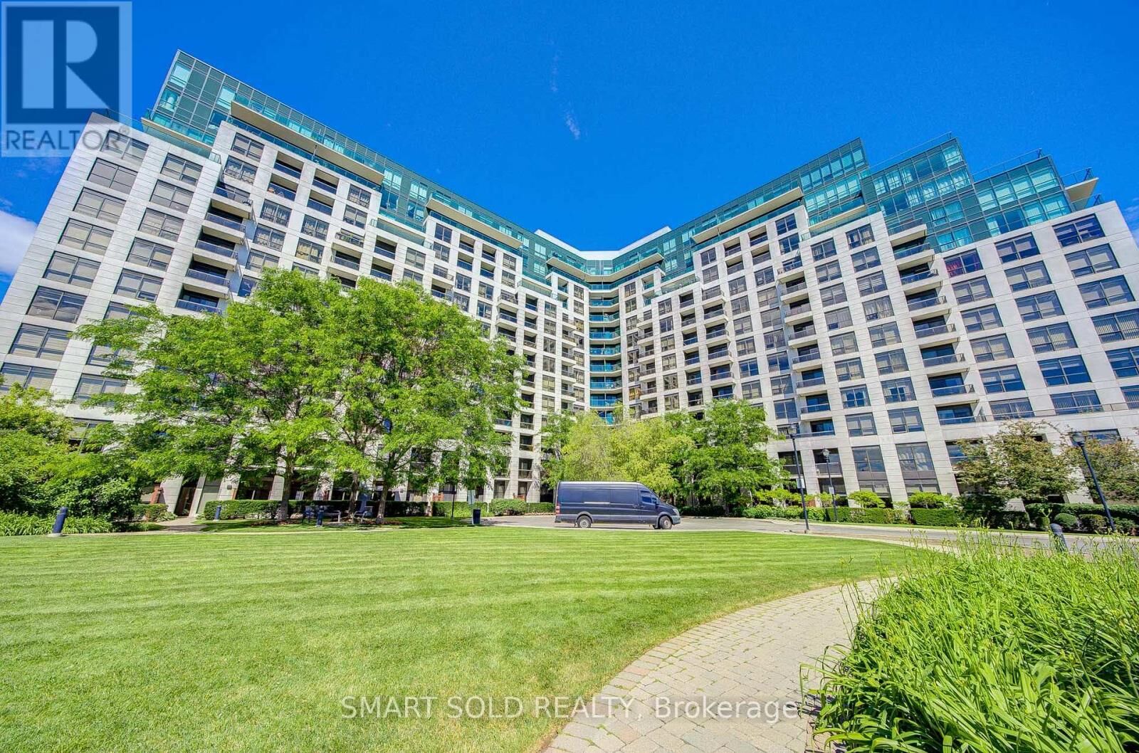 Property Photo:  18 Harding Boulevard 410  ON L4C 0T3 