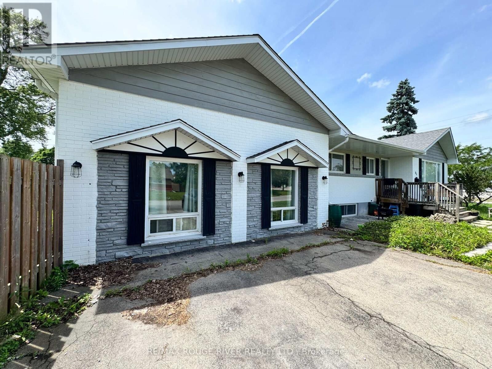 Property Photo:  95 Diffin Drive  ON L3C 2K2 
