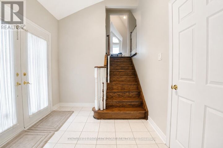 Property Photo: 5660 Bell Harbour Drive ON L5M 5J3