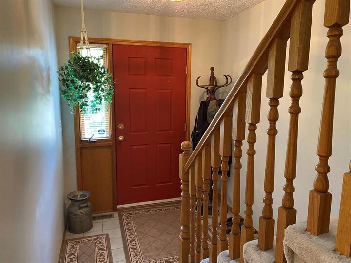 Property Photo: 94 Easy Street MB R2N 3B5