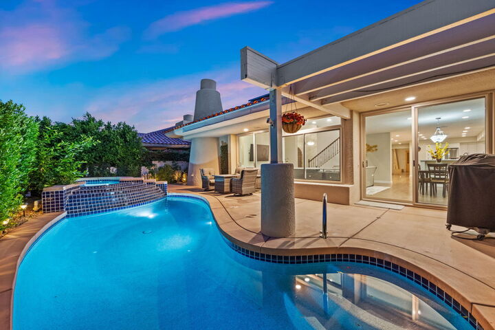 Property Photo: 18 N Kavenish Drive CA 92270