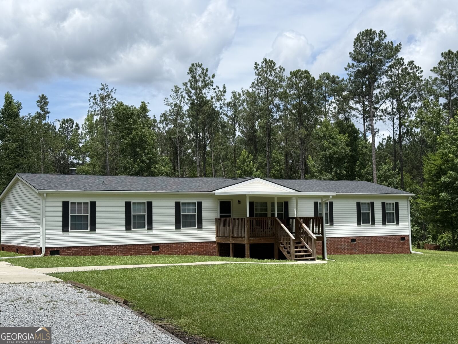Property Photo: 3879 E White Oak Road GA 30802