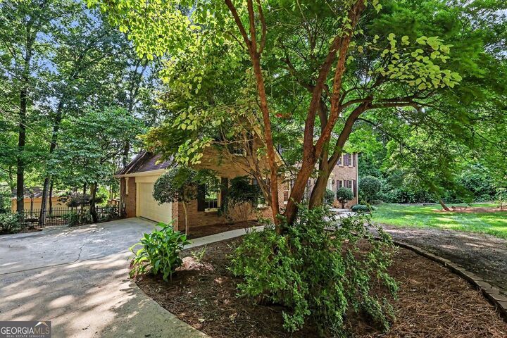 Property Photo: 1903 Colony Oaks Drive GA 30078